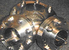 手前2ヶが80A、奥が150A